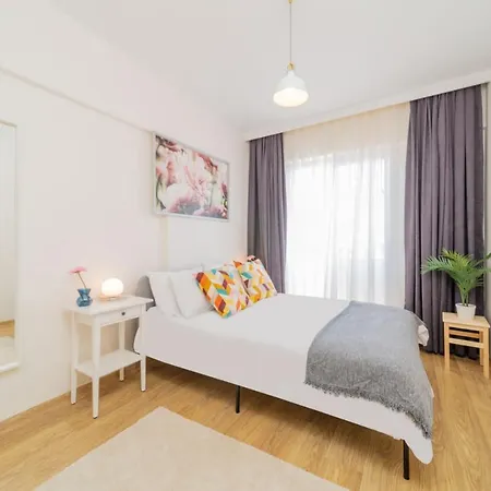Gorgeous Flat With Shared Pool In Kepez Apartment